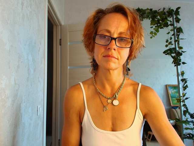 le modèle LioraWeiss est en webcam porno dans un show sur le site bongacams, il possède les tags suivants: White/Caucasian,Redhead,Trimmed