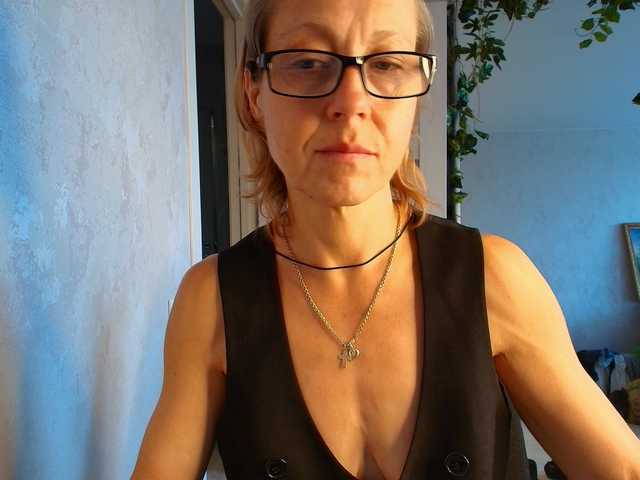 LioraWeiss live cam on BongaCams