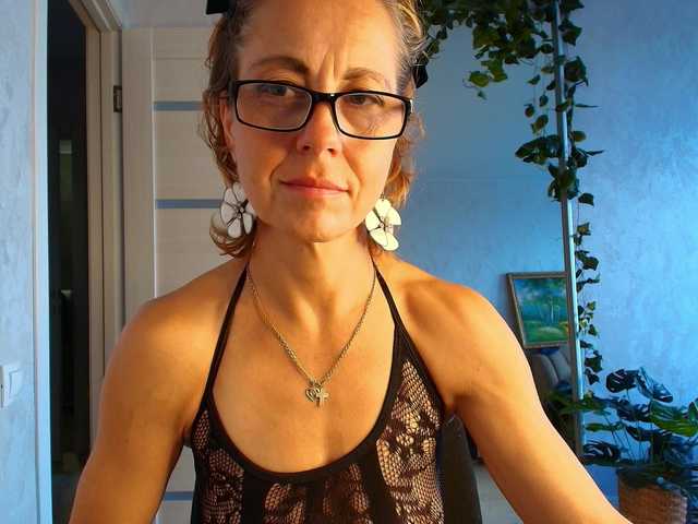 LioraWeiss live cam on BongaCams