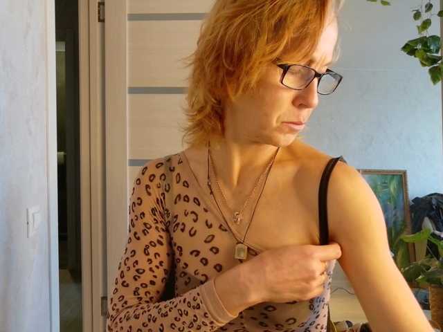 LioraWeiss live cam preview