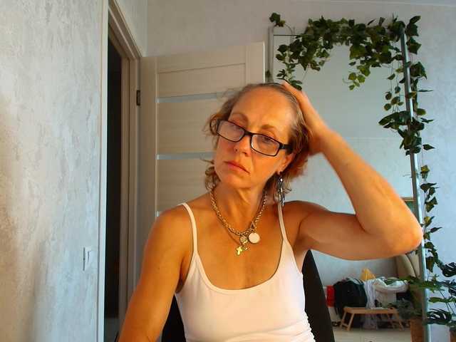 LioraWeiss live cam on BongaCams
