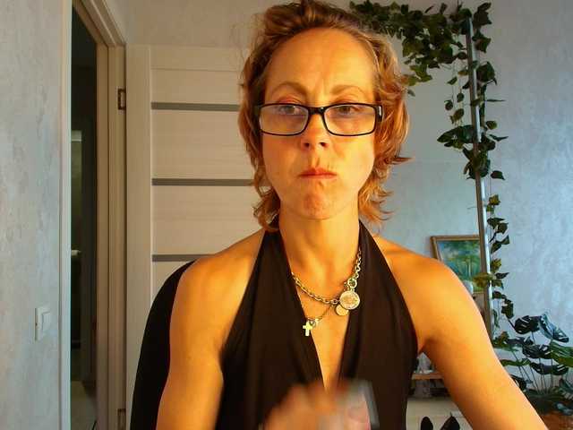 LioraWeiss live cam on BongaCams