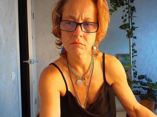 LioraWeiss live webcam show