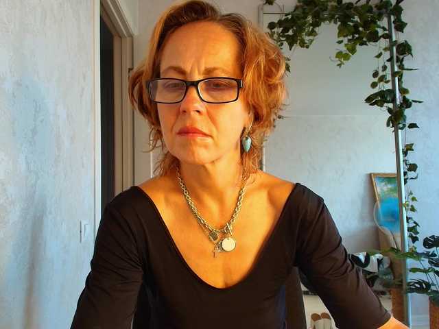 LioraWeiss live cam on BongaCams