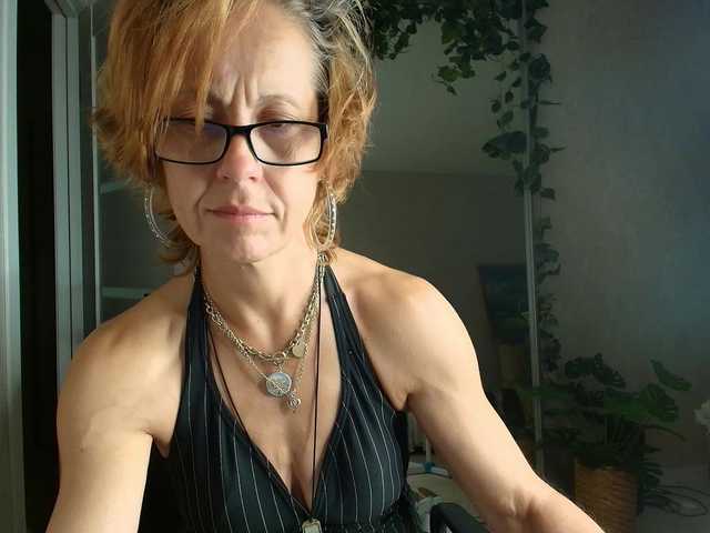 LioraWeiss live cam on BongaCams