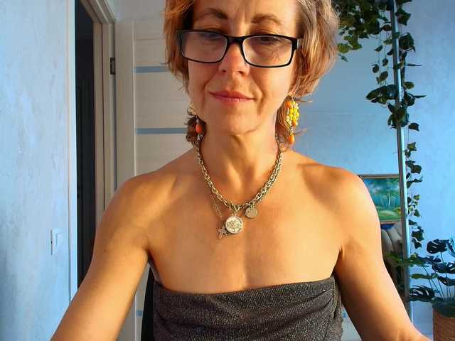 LioraWeiss live cam on BongaCams