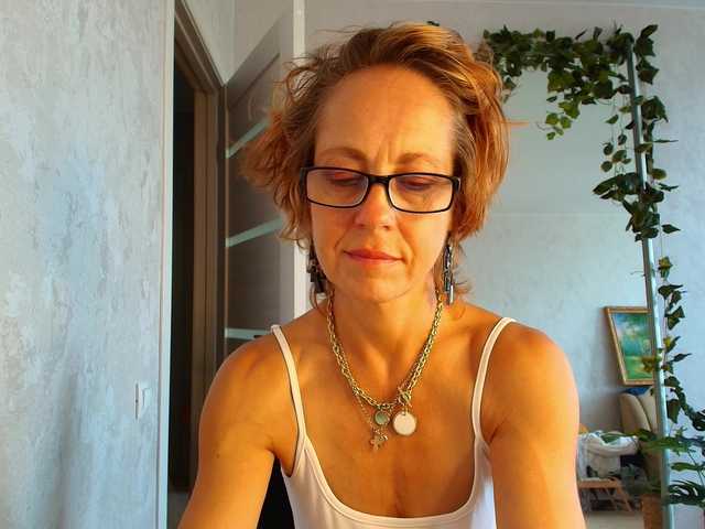 LioraWeiss live cam on BongaCams