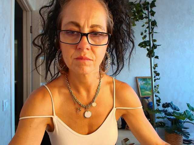 LioraWeiss live webcam show