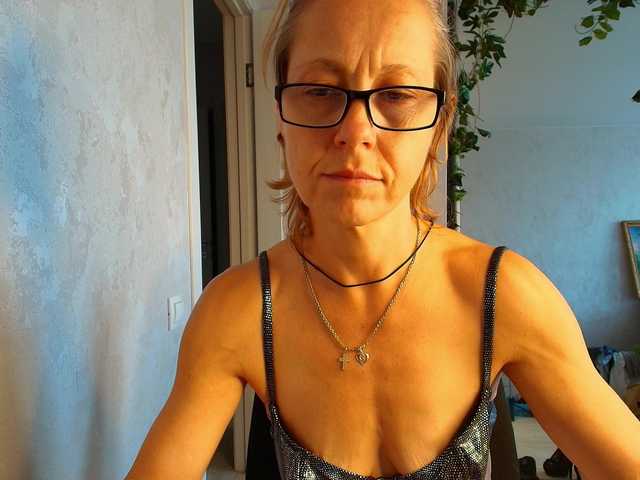 LioraWeiss live cam on BongaCams