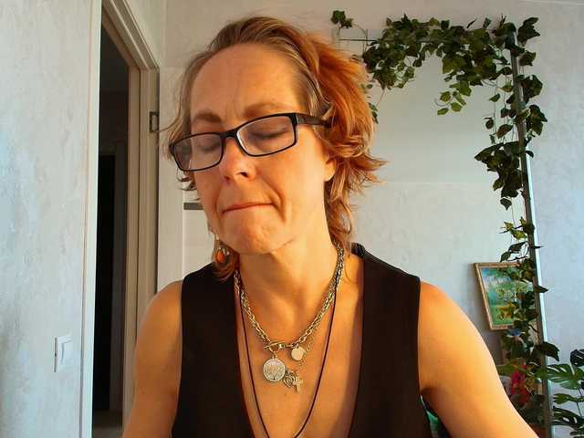 le modèle LioraWeiss est en webcam porno dans un show sur le site bongacams, il possède les tags suivants: White/Caucasian,Redhead,Trimmed