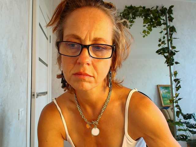 LioraWeiss live cam on BongaCams