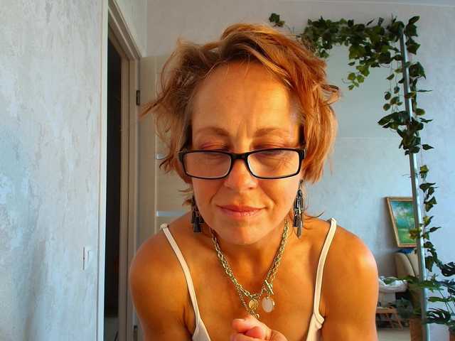 LioraWeiss live cam on BongaCams