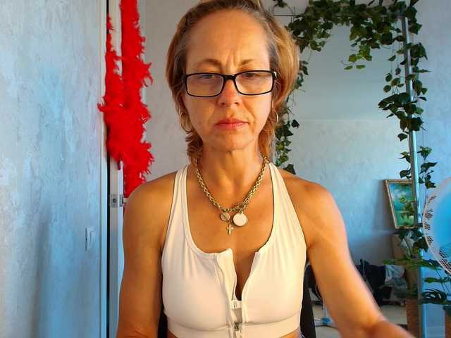 LioraWeiss live cam on BongaCams
