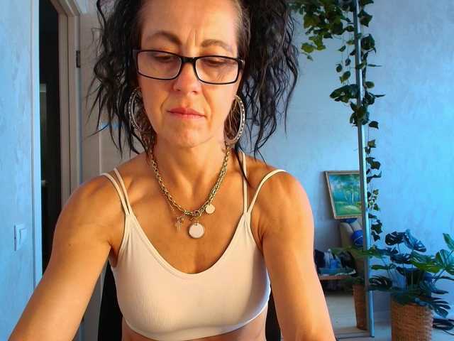LioraWeiss live webcam show
