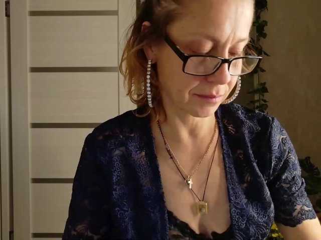 LioraWeiss live cam preview
