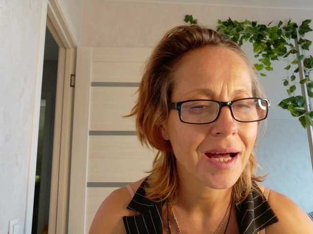 LioraWeiss live cam on BongaCams