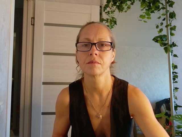 LioraWeiss live cam preview