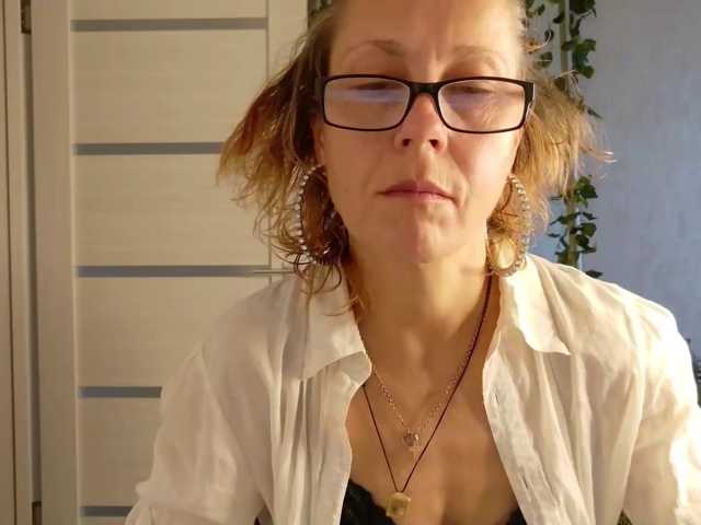 LioraWeiss live cam preview