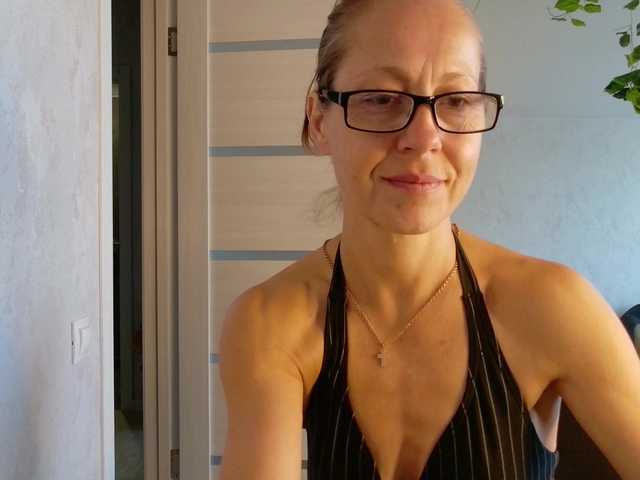 LioraWeiss live cam preview