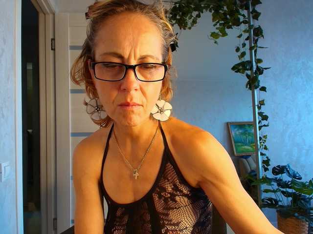 LioraWeiss live webcam show