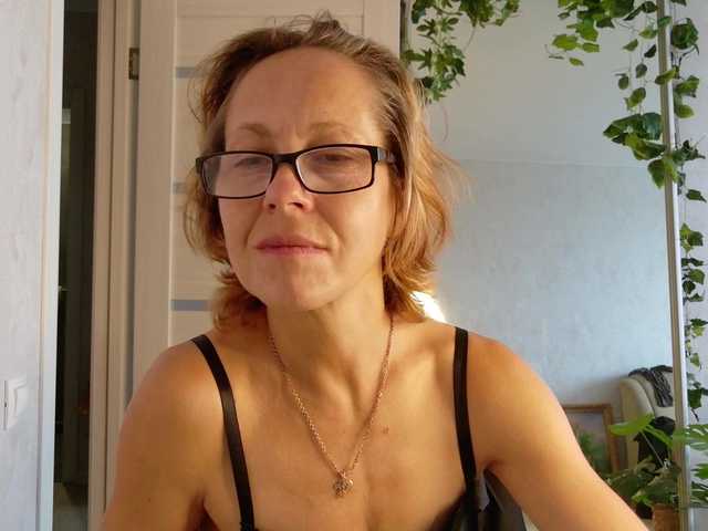 LioraWeiss live cam on BongaCams