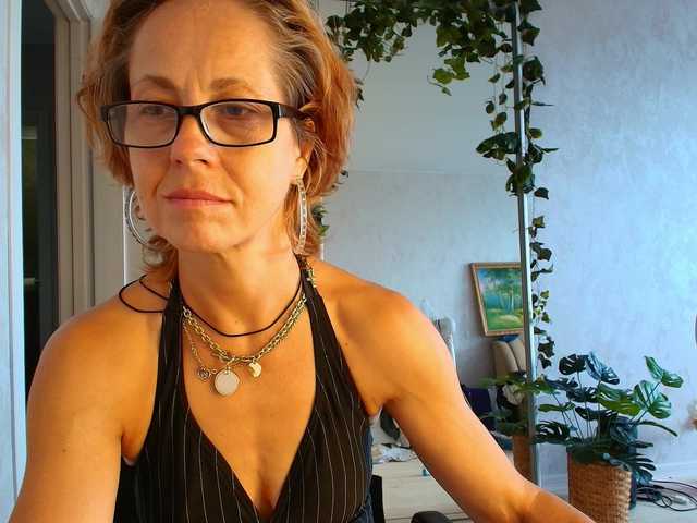 LioraWeiss live cam on BongaCams