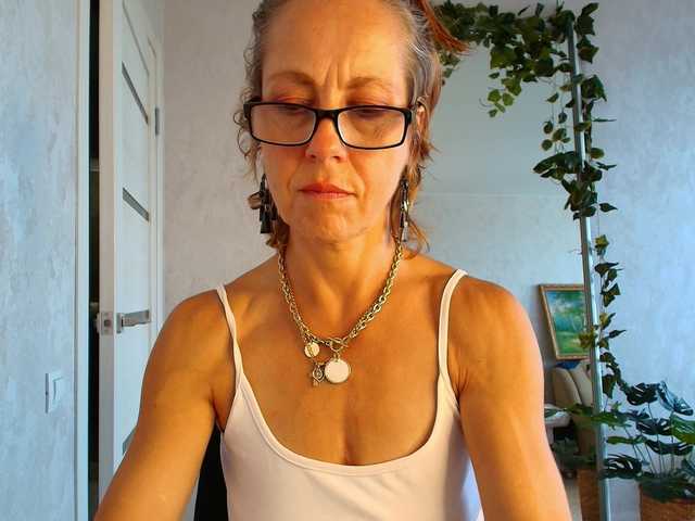 LioraWeiss live cam on BongaCams