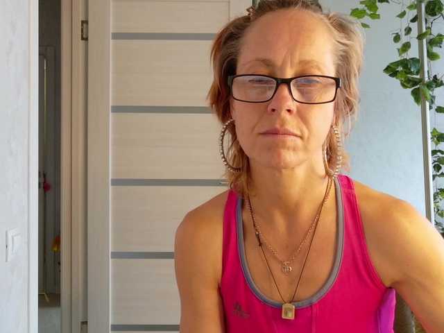 LioraWeiss live cam on BongaCams