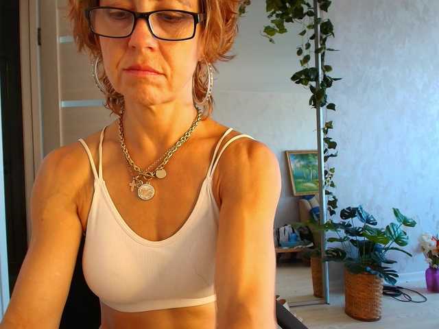 LioraWeiss live webcam show