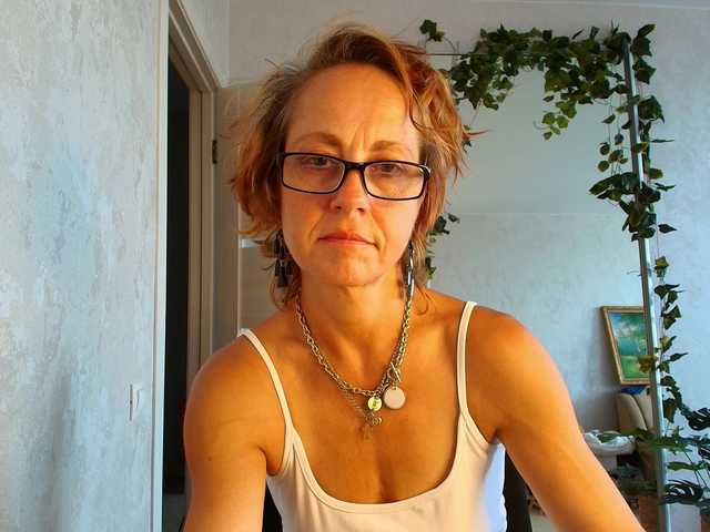 LioraWeiss live cam on BongaCams