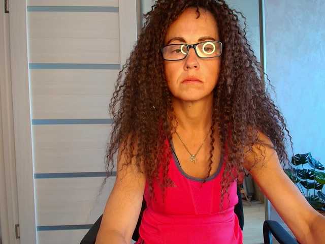 LioraWeiss live cam on UnifiedCams