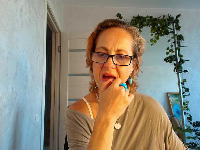 LioraWeiss live cam on BongaCams