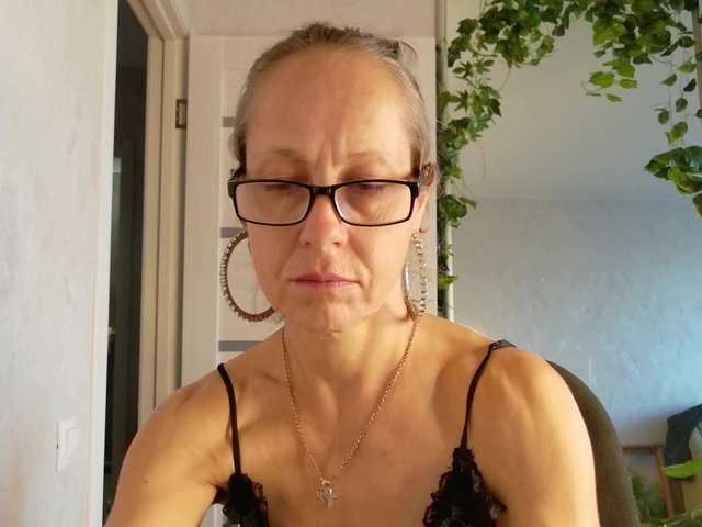 LioraWeiss live cam preview