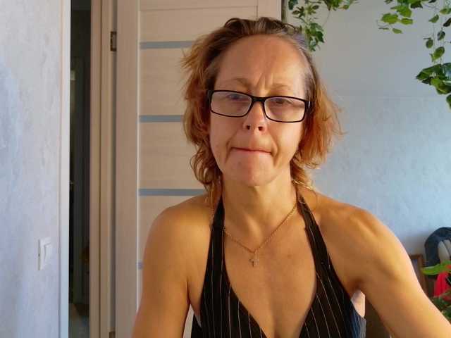 LioraWeiss live cam preview