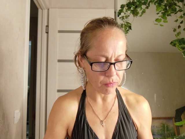 LioraWeiss live cam preview