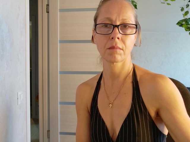 LioraWeiss live cam on BongaCams