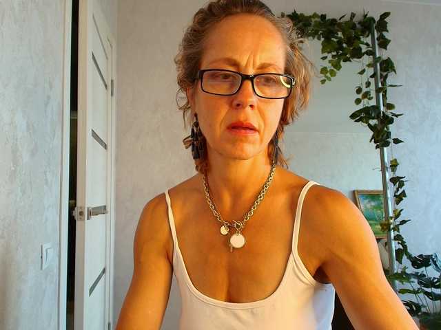 LioraWeiss live cam on BongaCams