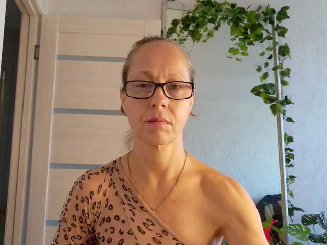LioraWeiss live cam preview