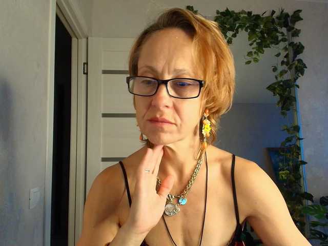 LioraWeiss live cam on BongaCams