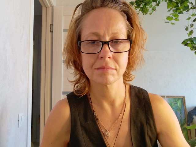 LioraWeiss live cam preview