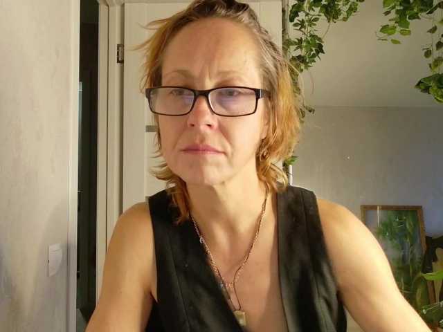 LioraWeiss live cam on BongaCams