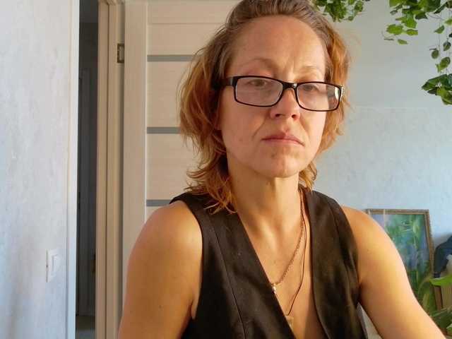 LioraWeiss live cam preview