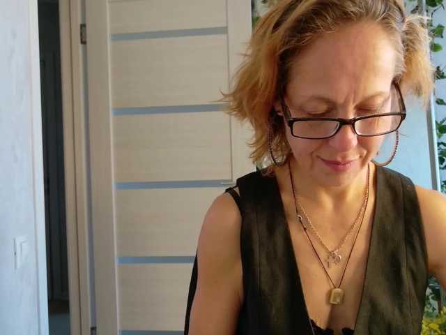LioraWeiss live cam preview