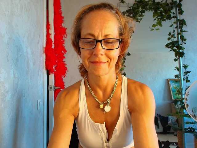 LioraWeiss live cam on BongaCams