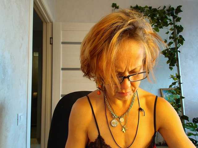 LioraWeiss live cam on BongaCams