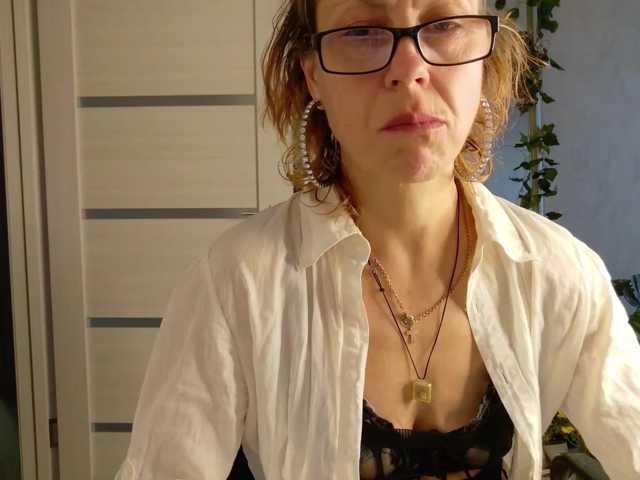 LioraWeiss live cam on BongaCams