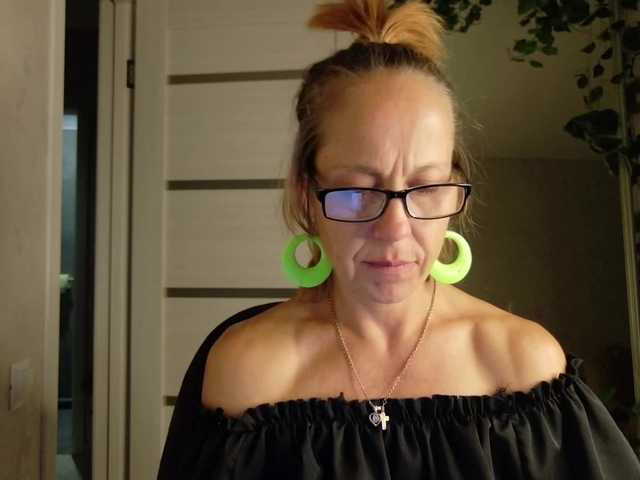 LioraWeiss live cam on BongaCams