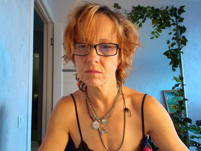LioraWeiss live cam on BongaCams