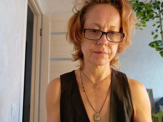 LioraWeiss live cam preview