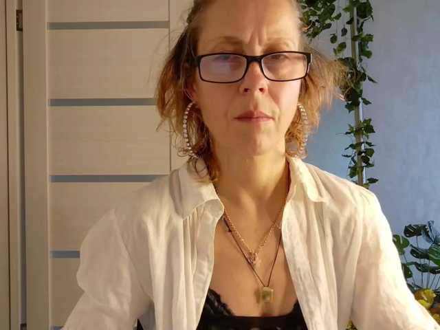 LioraWeiss live cam preview